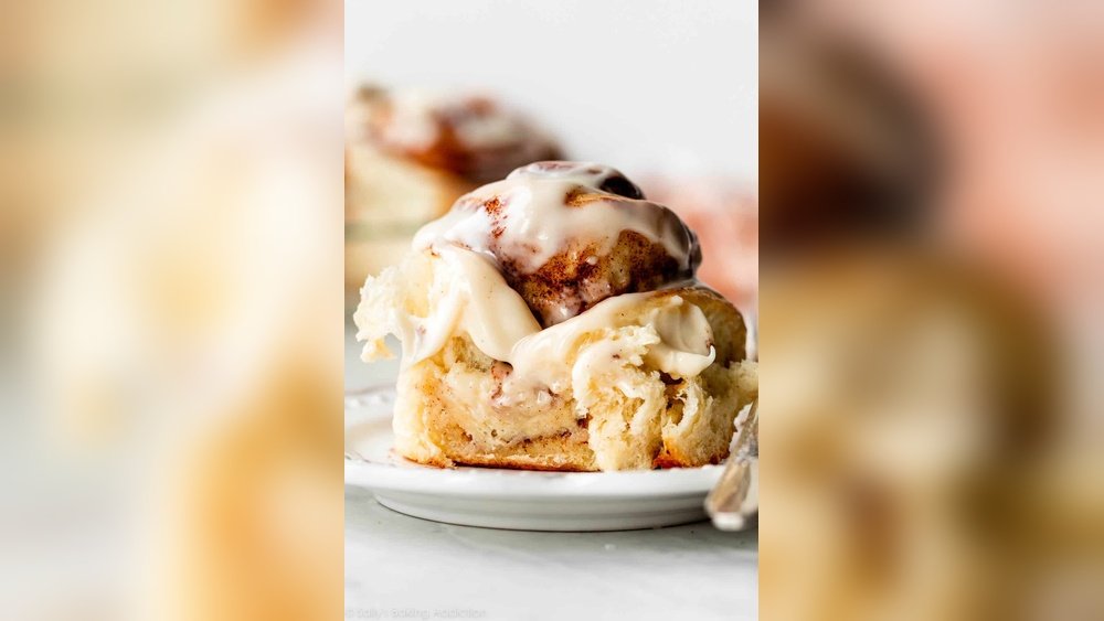 Easy Homemade Cinnamon Roll Recipe: Irresistibly Soft & Fluffy Easy Homemade Cinnamon Roll Recipe